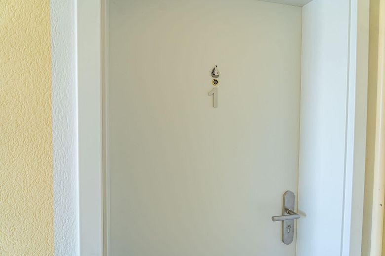 ##Reserviert## Sonnige 2-Zimmer Ferienwohnung mit Meerblick – Wohnungstür