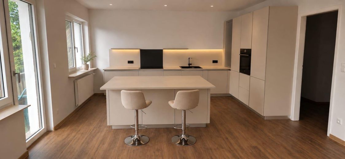 Lujoso apartamento de 2 habitaciones completamente renovado con balcón orientado al sur y vistas al jardín – Einbauküche
