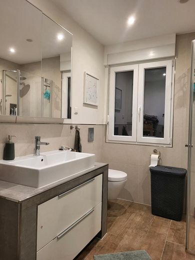 Casa unifamiliar independiente con apartamento independiente – Bad