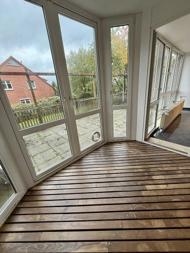 Modern 2-kamerappartement met groot terras, parkeerplaats & toplocatie in Bremen-Findorff – Wintergarten