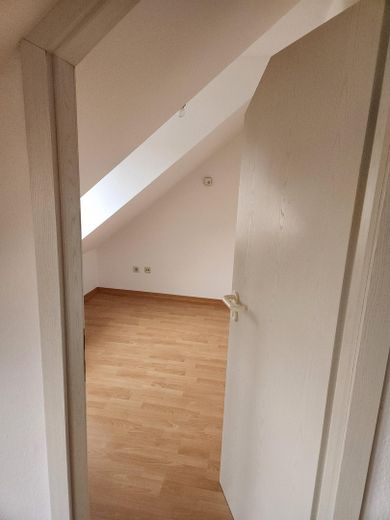Gemütliche Dachgeschosswohnung in Mühlhausen zur Vermietung – Schlafzimmer