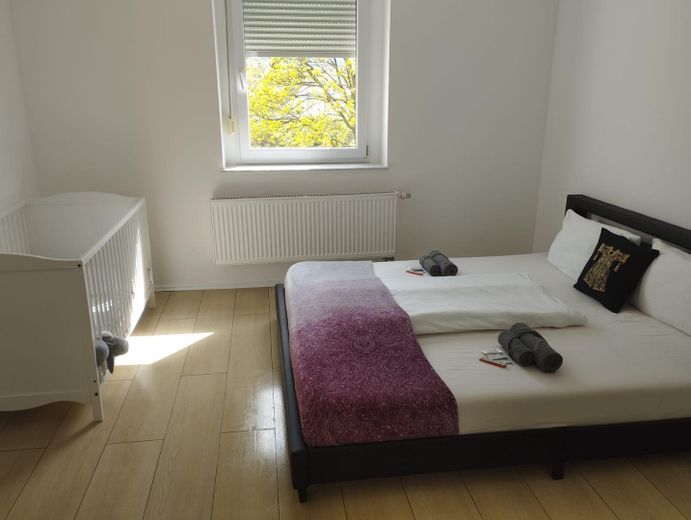 Provisionsfrei | Saniertes Mehrfamilienhaus | 32.500 € Jahreskaltmiete – Schlafzimmer OG. 1