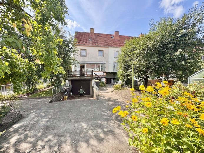 HORN IMMOBILIEN ++ Neubrandenburg Vogelviertel, Haus mit Grundstück, Terrasse und 3 Garagen – da35c3cb-092e-4ab3-94c5-03d9e5cc7128