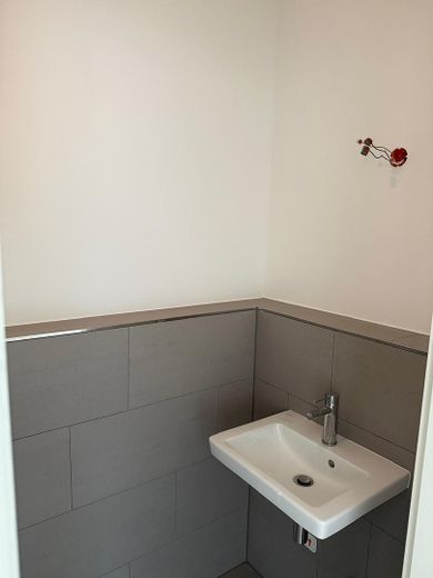 شقة 4 غرف خالية من العوائق في الطابق الأخير مع شرفة ومرآب تحت الأرض مع Wallbox – Gäste-WC