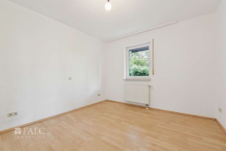 Moderne 3-Zimmerwohnung im Hochparterre in ruhiger Lage von Karlsruhe-Grünwettersbach – Größeres Zimmer