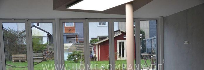 Maison mitoyenne de bout avec cuisine équipée haut de gamme. Maison rénovée avec 3 terrasses ou balcons ; jardin à usage commun. – 8df49bf91d60ef4f8bdc9c2d8ec00713637f88bb.jpg