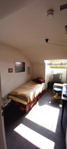 Sonnige Maisonettewohnung – kleines Zimmer oben