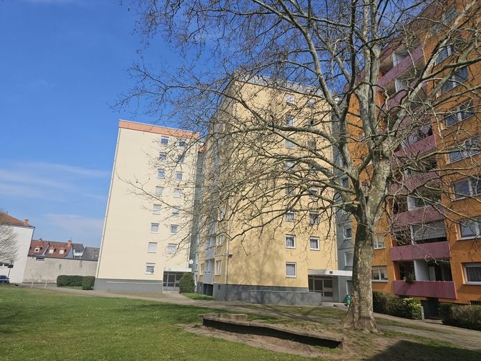 Investieren Sie in wertstabile Immobilien - wir machen es möglich! Kapitalanlage in Kaiserslautern. – Ansicht von Südwesten