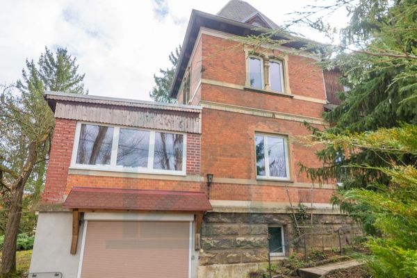 Villa alla periferia di Jena, immersa nel sonno della Bella Addormentata, in posizione vicina alla natura