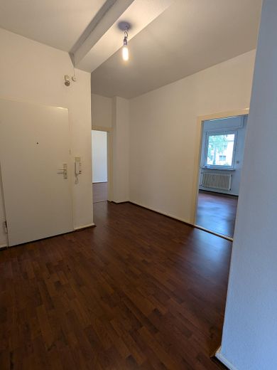 Entrée mit Garderobe