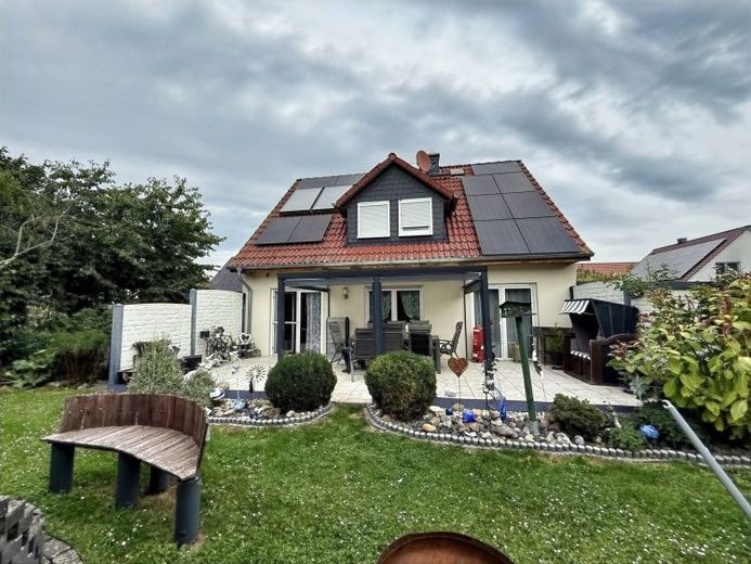 Familienglück in Linderte – Haus mit Garten & Doppelgarage – Foto 1