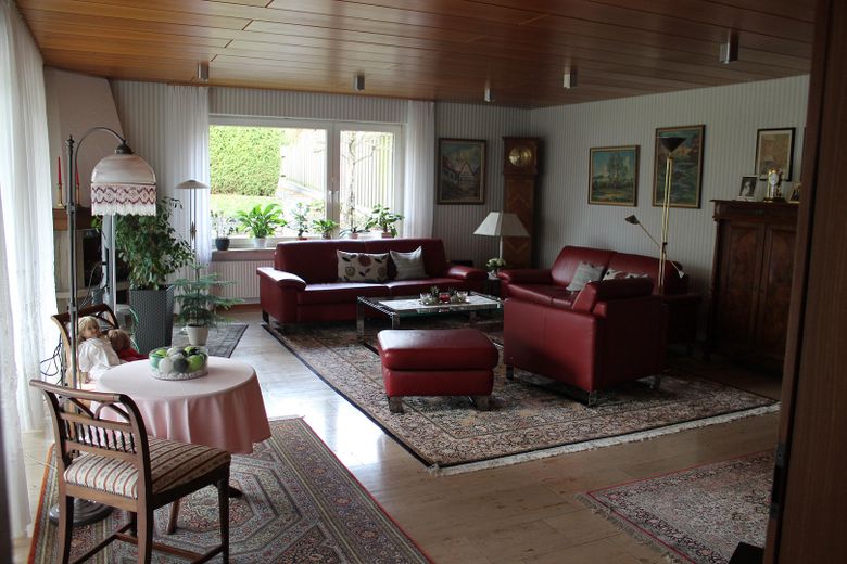 Sehr gepflegtes 4-Familien-Wohnhaus mit großem Gartengrundstück in Top Wohnlage von CR – EG Wohnzimmer
