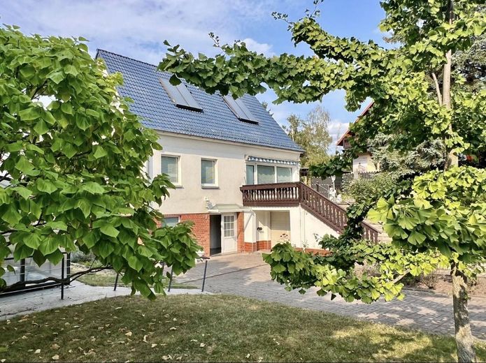 freistehendes Einfamilienhaus mit Garten, Pool, Sauna & Solarthermie – Foto 1