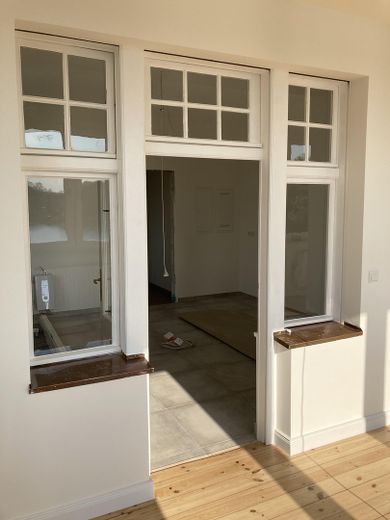 Sonnige 3-Zimmer-Wohnung im sanierten Altbau – erhaltene Altbaufenster