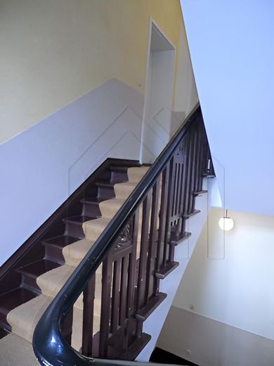Altbauflair in Wilmersdorf: Saniertes 2,5-Zimmer-Apartment – Treppenhaus