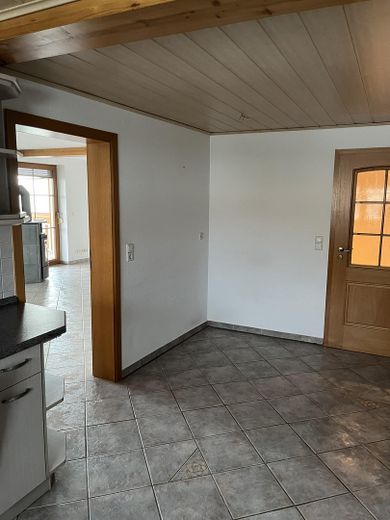 Spazio abitativo per tutti - 5 locali, 170 m², 2 bagni, stufa svedese, balcone, vista – Küche mit kl. Essbereich