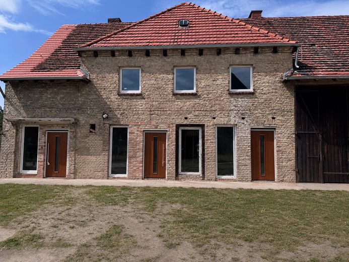 Moderne 3-Zimmer-Wohnung in historischer Scheune – Linke Seite Eckwohnung 
