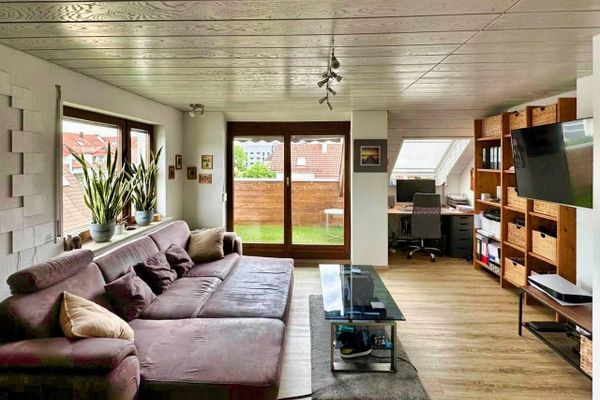 2 Zimmer- Dachgeschoss- Wohnung in schöner Wohnlage in Neu-Ulm / Pfuhl