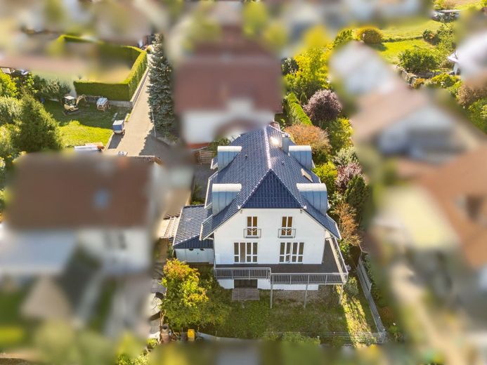 Casa familiare di 239 m² con piano giardino flessibile – senza provvigione – Blick auf Terasse/ Wonzimmer