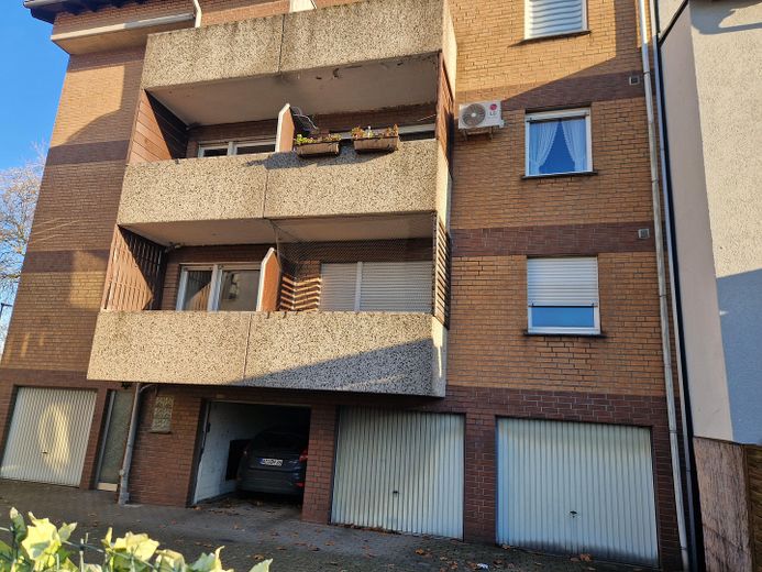 2,5 Raum mit Balkon im gepflegten Mehrfamilienhaus – Rückansicht