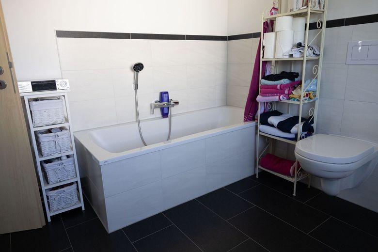 ++ Provisionsfrei ++ Doppelhaushälfte mit traumhaftem Ausblick in Weichs – Badezimmer