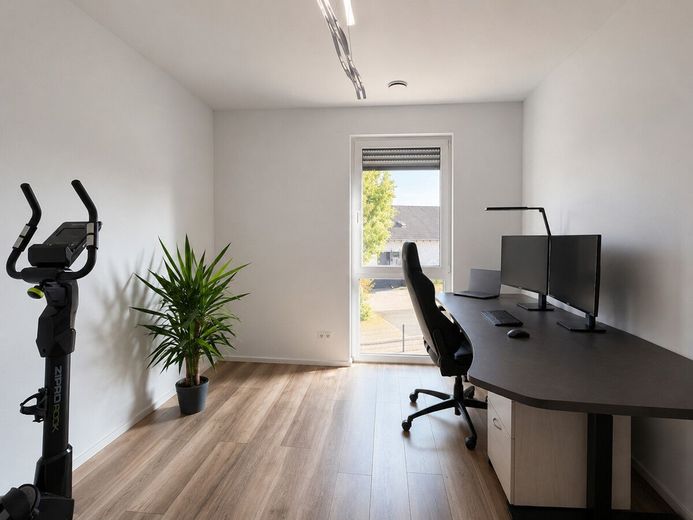 Barrierefreie moderne Eigentumswohnung mit Balkon – Arbeits / Kinderzimmer