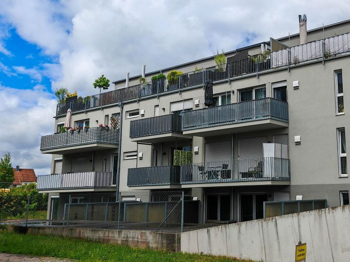 Modernes Wohnen in Burglengenfeld: 2-Zimmer-Wohnung mit EBK und Balkon – Außenansicht