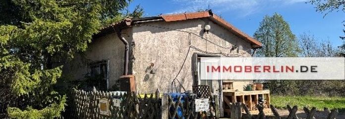 IMMOBERLIN.DE - Sanierungsgelegenheit! Charaktervolles Haus & Nebengebäude auf Südgrundstück