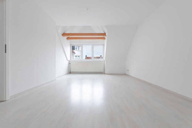 Loft-Feeling auf zwei Ebenen: Maisonette mit Galerie und Balkon mitten in Bensheim – Schlafzimmer 2