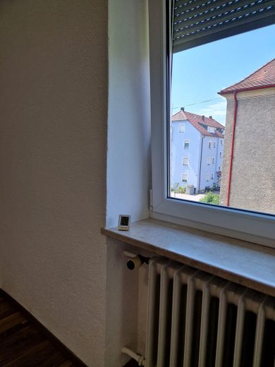 Merkezi konumda yenilenmiş 2 odalı daire – Straubinger tren istasyonu ve eski şehre yakın – Wohnzimmer