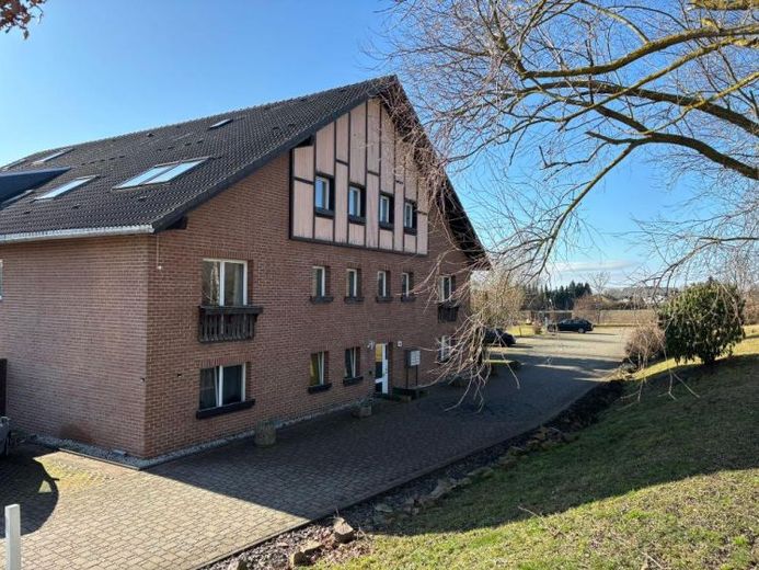 Vollvermietetes Mehrfamilienhaus mit 10 Wohneinheiten und 1.000 m² Grundstück – Solide Kapitalanlage in Mittelsachsen – Foto 1