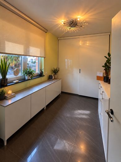 Neuwertiges Haus mit Pool in verkehrsberuhigter Straße – Foto 5