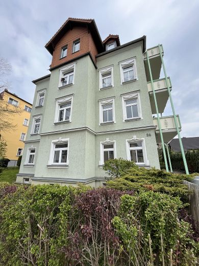 Erstbezug nach Renovierung - 5-Raumwohnung im 1. OG in ruhiger Lage – Hausansicht