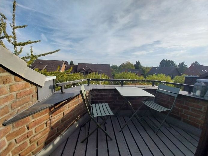 Appartamento mansardato di 74 m² con terrazza e garage privato in vendita a Ückerath – Foto 1