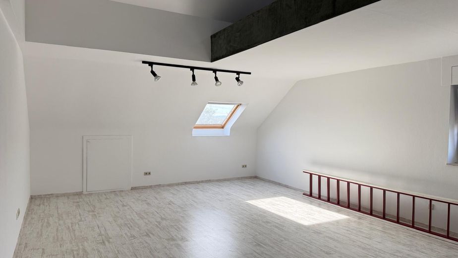 Sessiz bir konumda aydınlık 64m² stüdyo/ofis – Fotoğraf 2