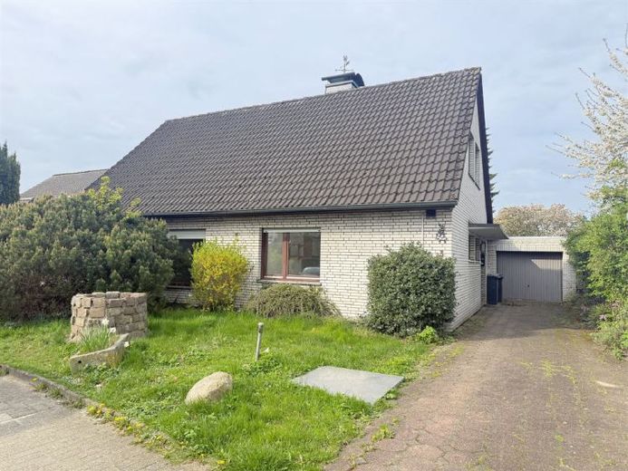 Freistehendes Ein- bis Zweifamilienhaus mit Garage und Carport - hier gestalten Sie Ihr neues Zuhause – Foto 1