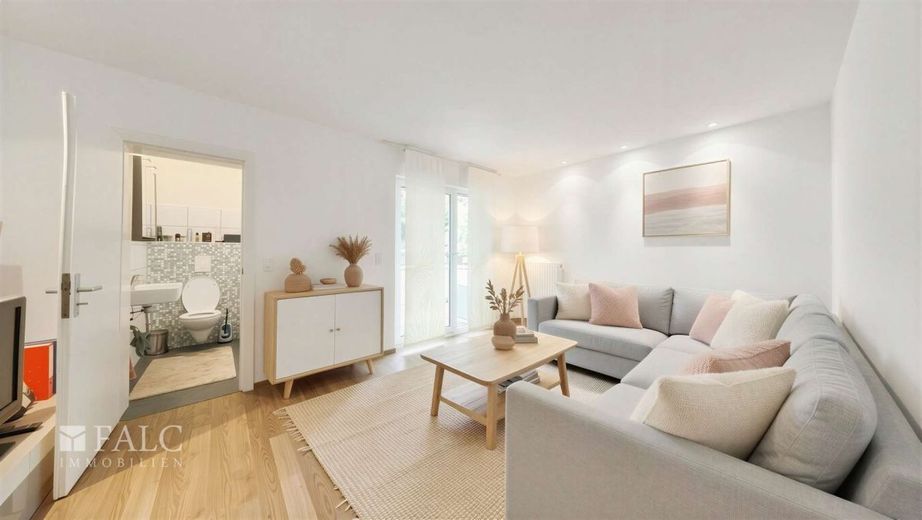 Familienglück mit Garten, Freiraum &amp; unzähligen Möglichkeiten – Wohnzimmer