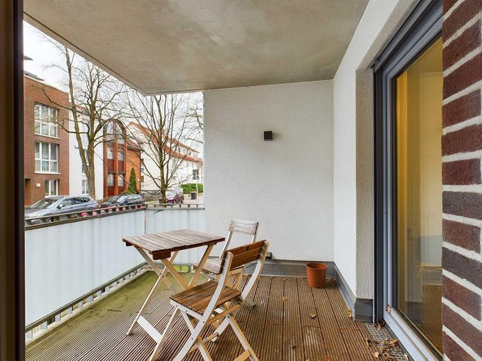 Premium Wohnen in Wandsbek: Helle Neubauwohnung mit Loggia und Team 7 Massivholzküche und Tiefgarage – Foto 4