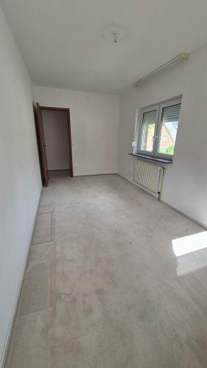 Casa a schiera di testa ben tenuta con giardino recintato e posto auto coperto – Kinderzimmer 2