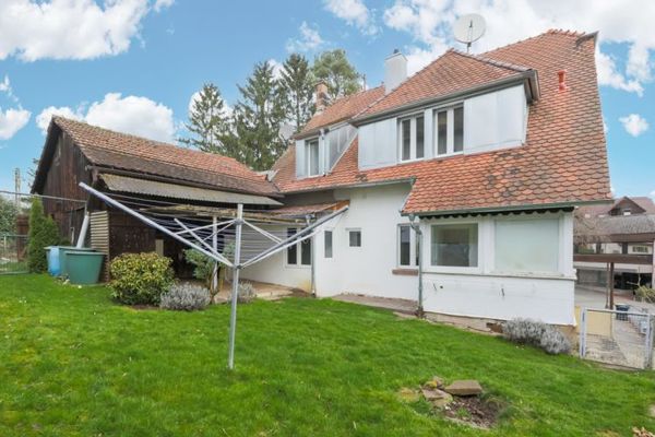 Maison à deux logements rénovée avec soin au cœur de Birkenfeld - au calme et centrale !