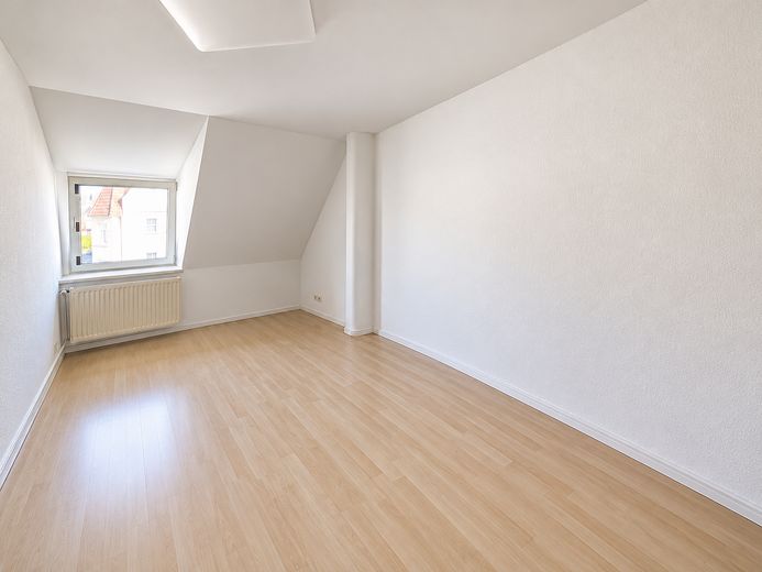 3 Zi Wohnung, WG-geeignet, Einbauküche & Duschbad – ideal für Studenten, 4.OG im Dachgeschoss – Schlafzimmer 2