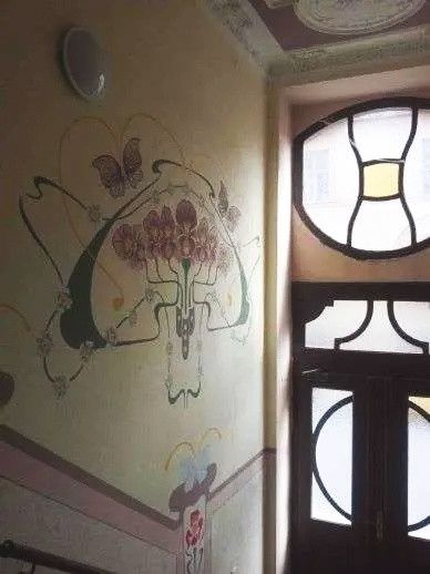 helle, sehr angenehm geschnittene 3 Zimmer WE im 3. OG - Top-Zustand – Treppenhaus Eingang