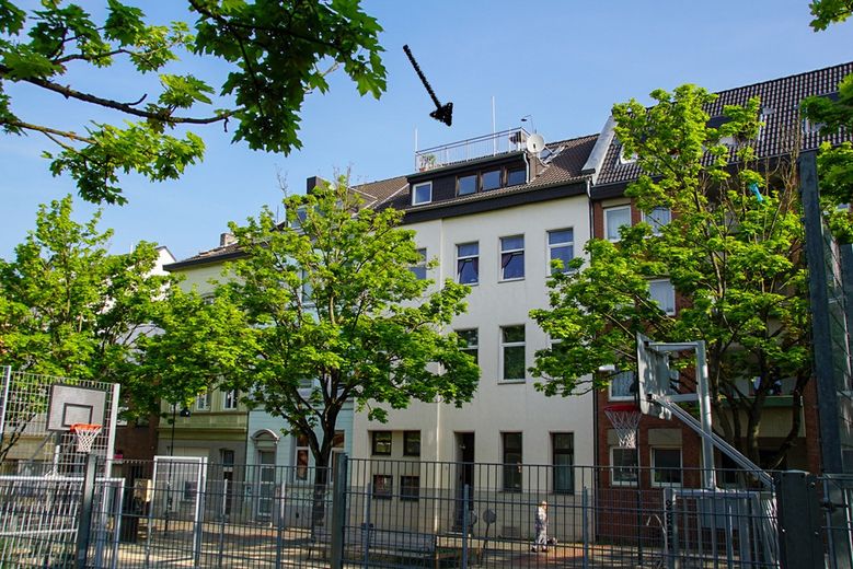 Exklusive Dachgeschosswohnung mit Dachterrasse, Empore und Altbaucharme – Foto 4