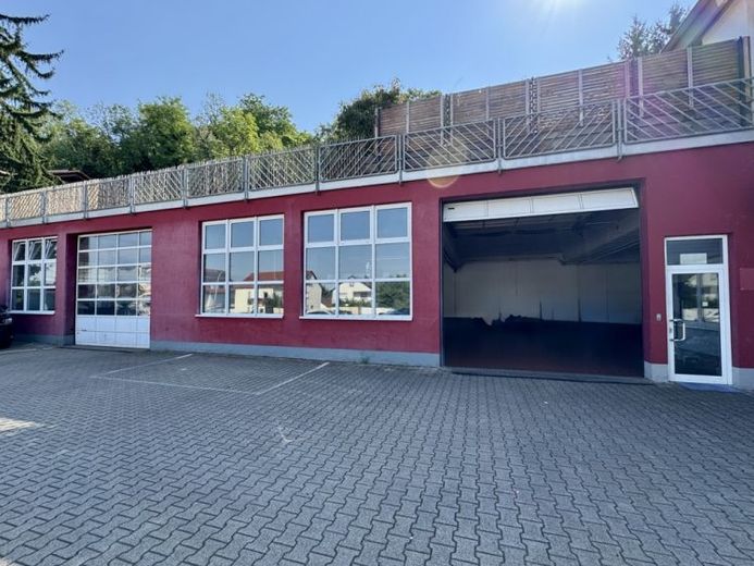 +++ Halle mit vielseitigen Nutzungsmöglichkeiten sowie Stellplätzen +++ – Foto 1