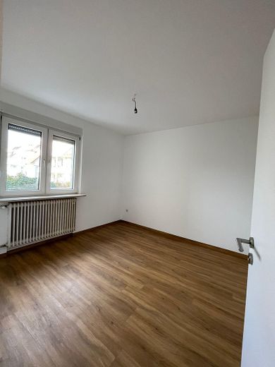 4-комнатная квартира на первом этаже с садом – Schlafzimmer / Büro 1