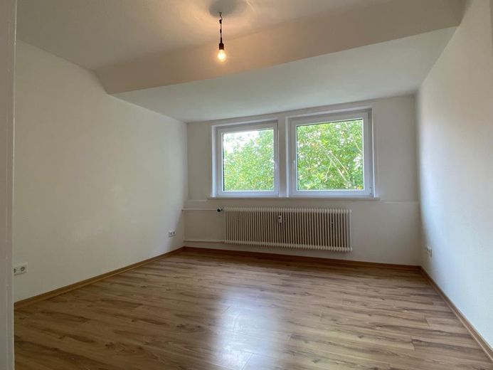 Helle 3-Zimmer-Dachgeschosswohnung in Bremerhaven-Lehe – Zimmer 1