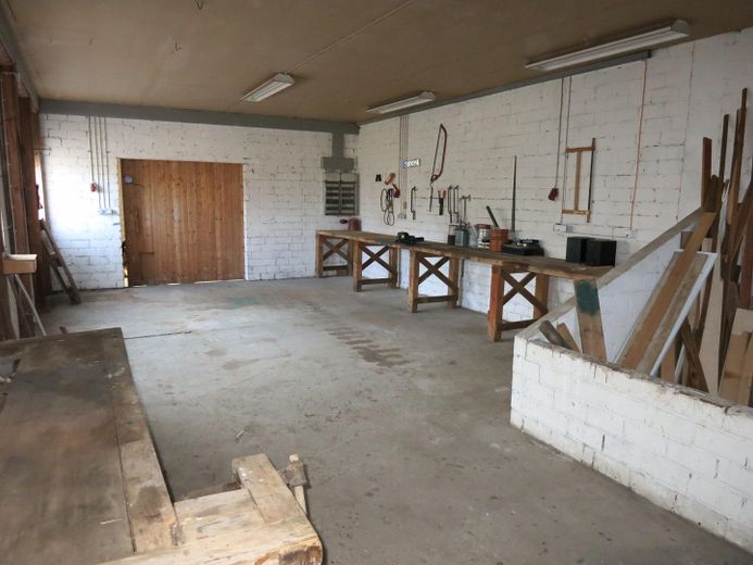 Resthof / Landhaus + 600 m² Hallenfläche – Wohnen & Arbeiten in Westerstede – Remise 1 mit Werkstatt