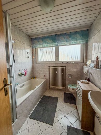 125 m² Kapitalanlage in Bad Wildbad - deutlich unter Markt vermietet | Garage | Kamin | Balkon – Bad