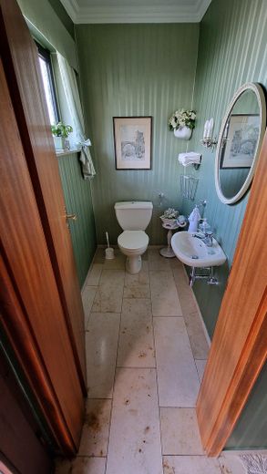 Reserviert! Exklusiver Bungalow in Königswinter: Homeoffice, traumhafte Aussicht, Sonnenuntergänge – Gäste-WC