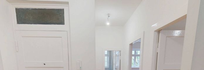 Appartamento di 3,5 locali in edificio d’epoca, ristrutturato, con CUCINA COMPONIBILE – Flur (Musterbild)